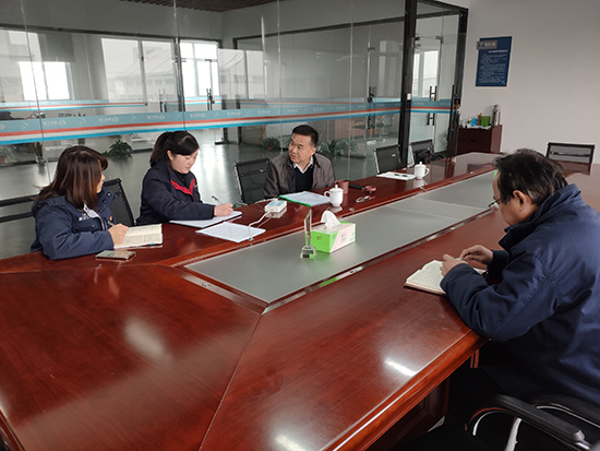 曹遠才書記與海控三鑫紀委委員談話ps.jpg