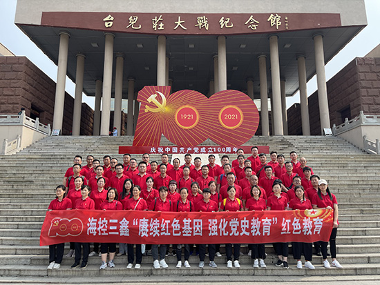參觀臺兒莊大戰(zhàn)紀念館.jpg